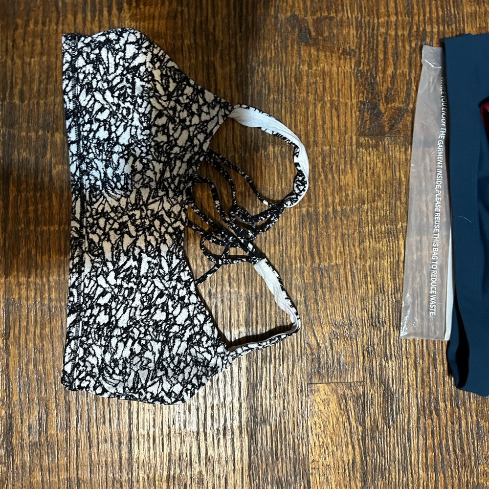 Lululemon sports bra size 8